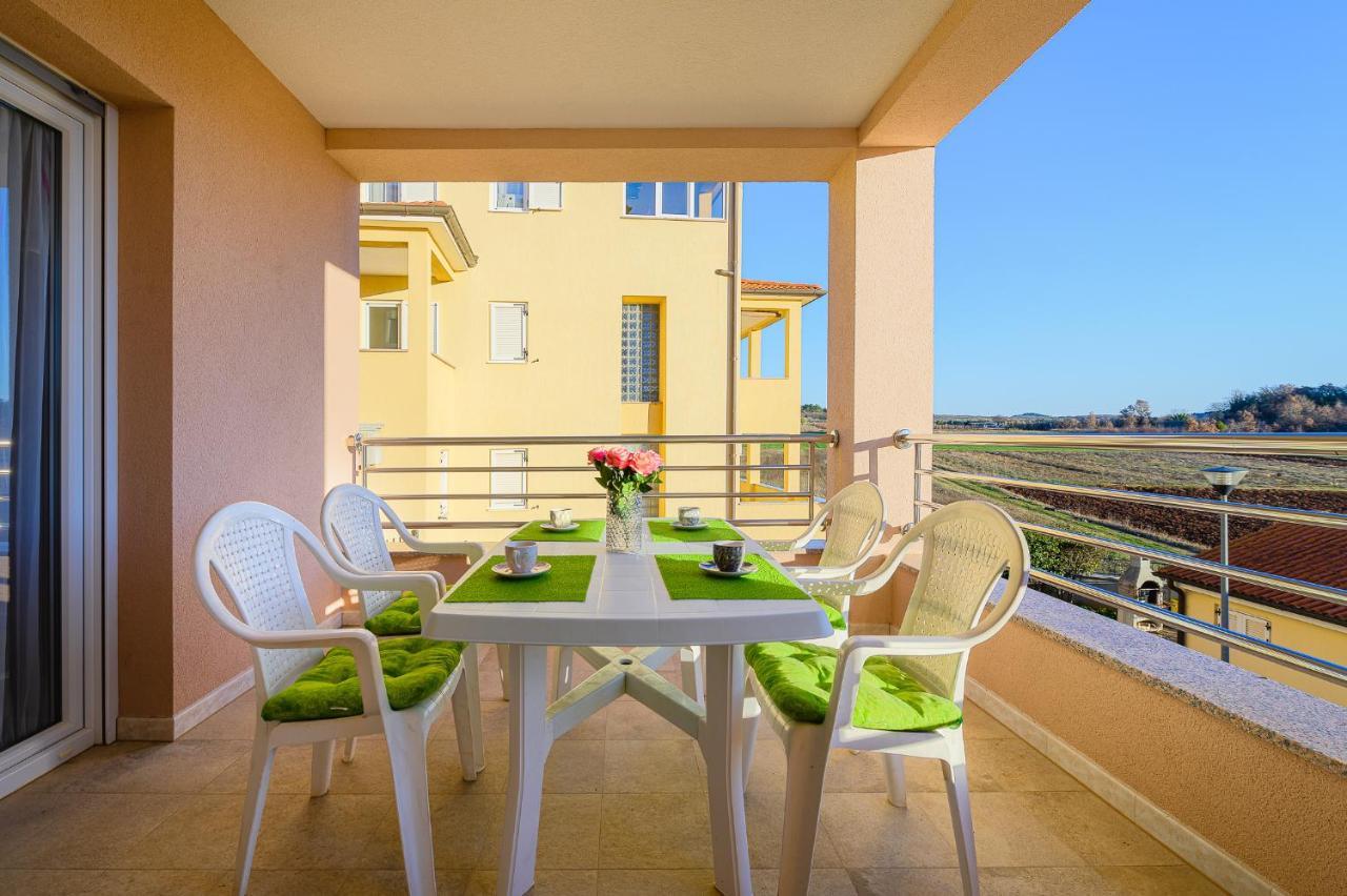 Stancija Amorozo 5 Porec Luaran gambar