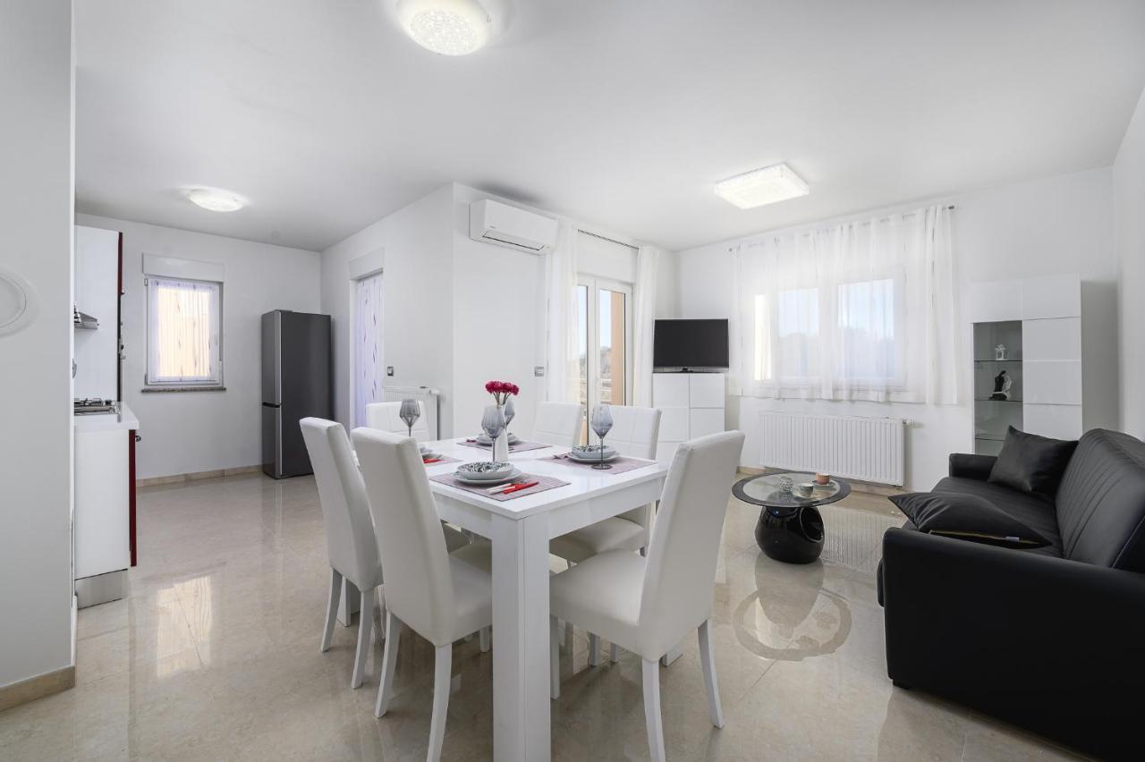 Stancija Amorozo 5 Porec Luaran gambar