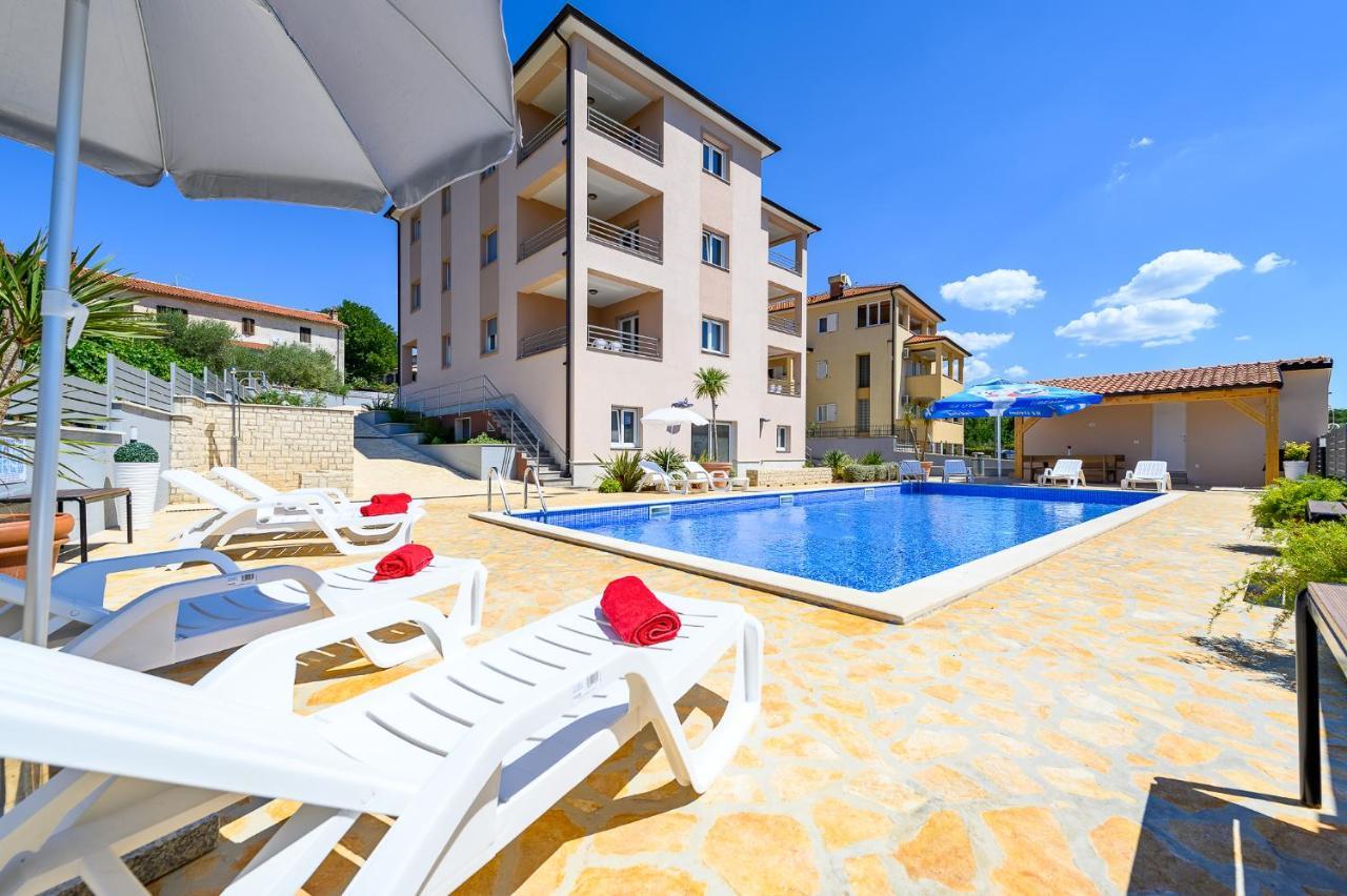 Stancija Amorozo 5 Porec Luaran gambar