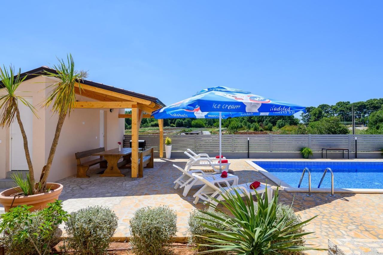 Stancija Amorozo 5 Porec Luaran gambar