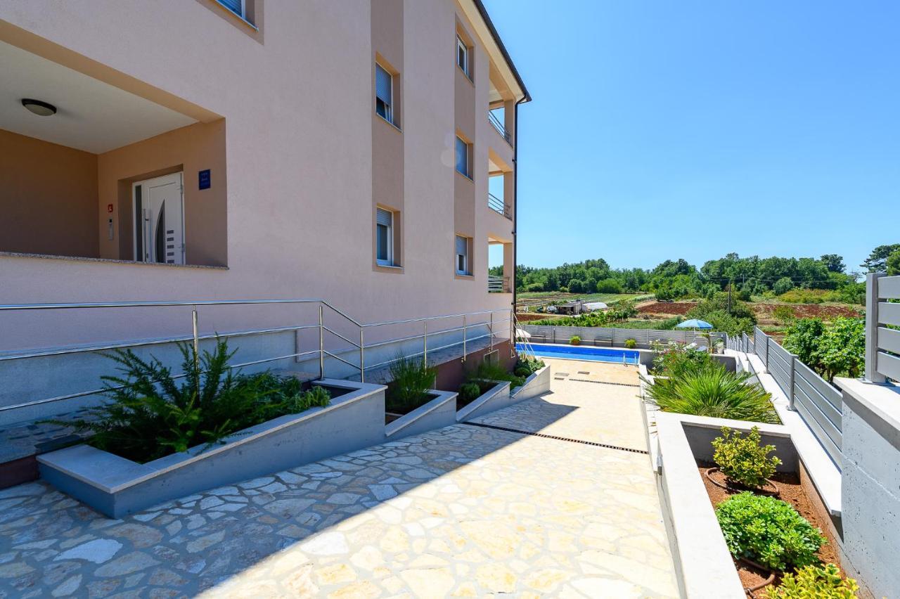 Stancija Amorozo 5 Porec Luaran gambar