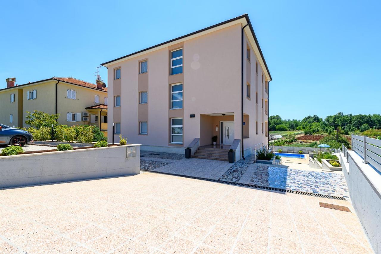 Stancija Amorozo 5 Porec Luaran gambar