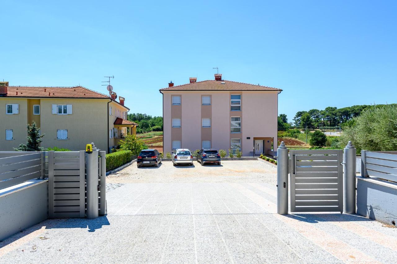 Stancija Amorozo 5 Porec Luaran gambar