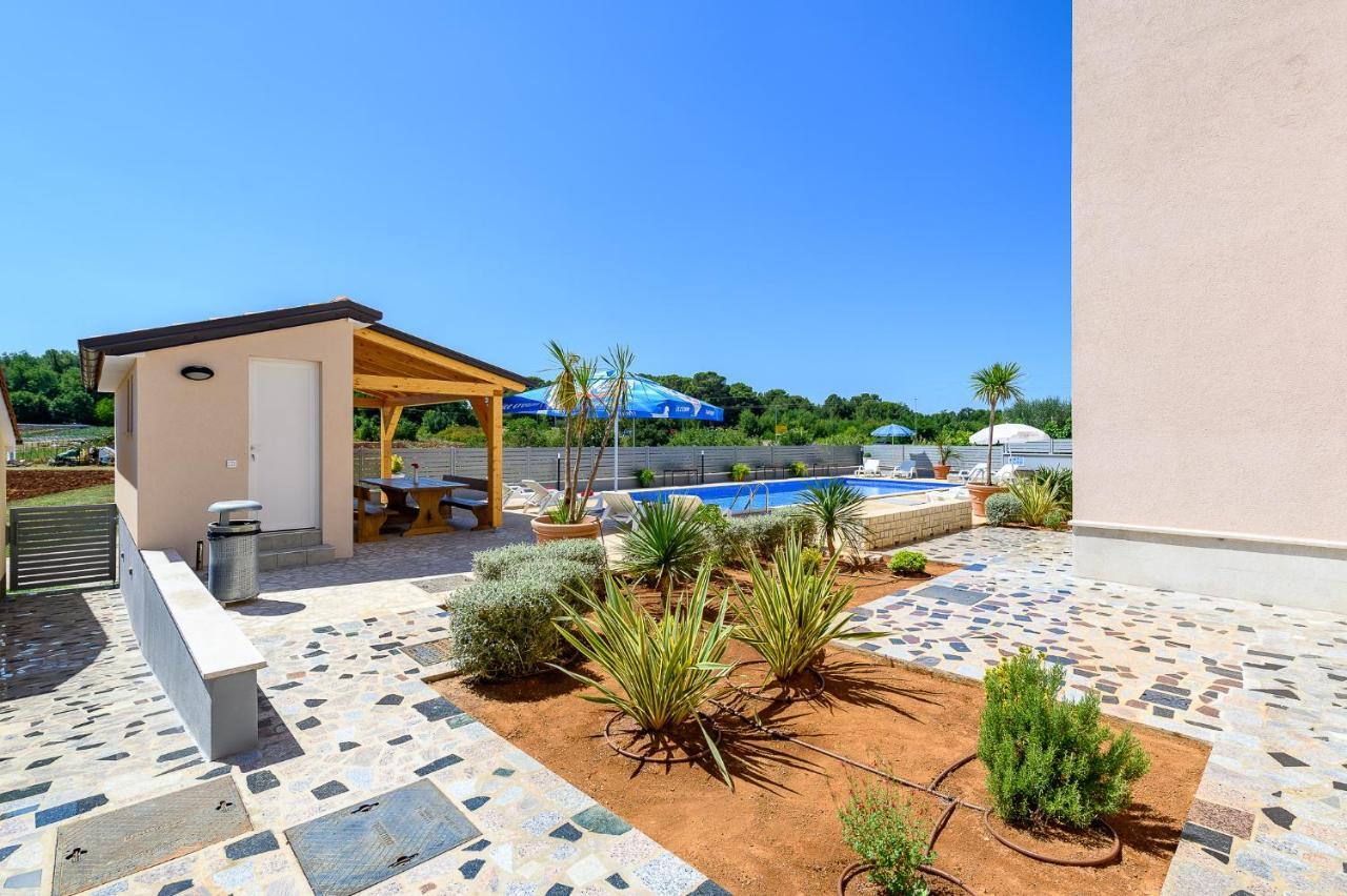 Stancija Amorozo 5 Porec Luaran gambar